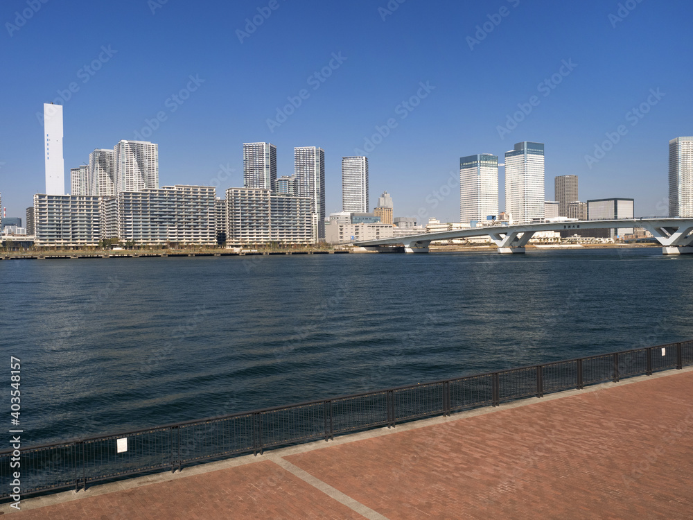 Naklejka premium 晴海大橋と豊洲ぐるり公園 東京都