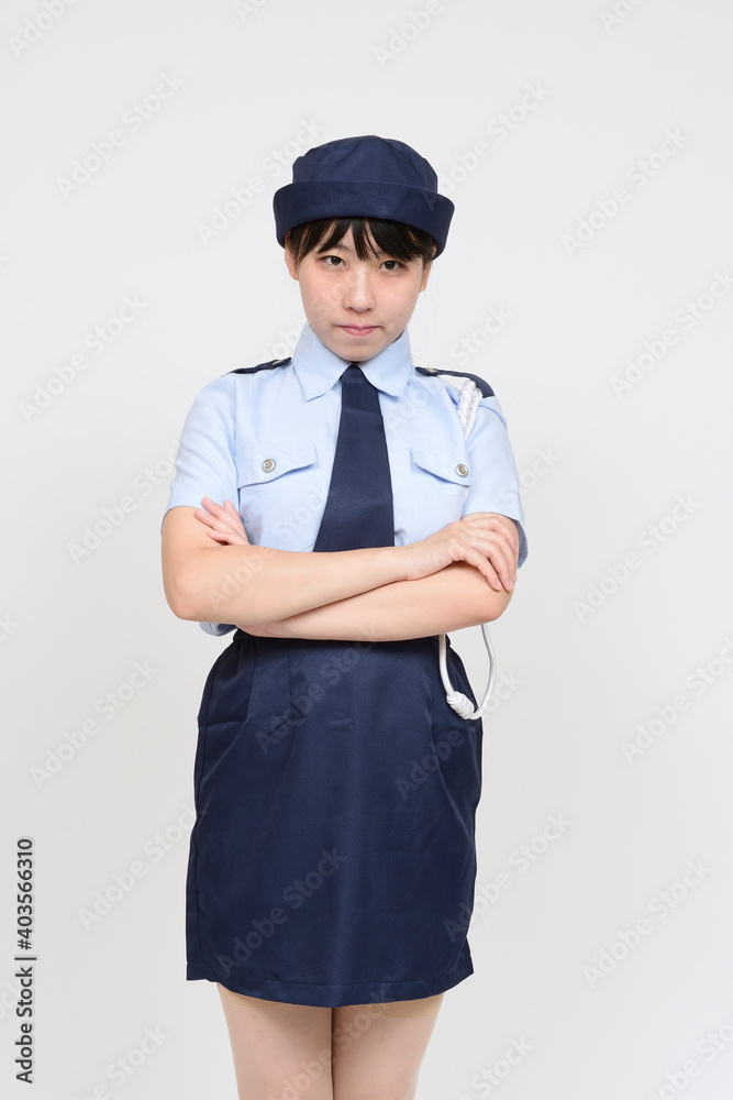 怒る婦警