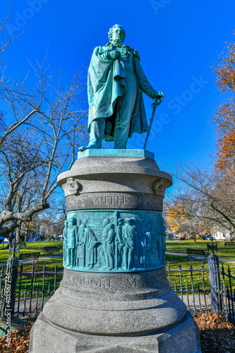 Fotografie Monument to Commodore Matthew C Perry