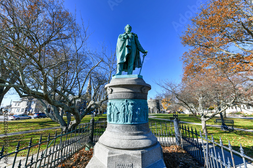 Fotografie Monument to Commodore Matthew C Perry