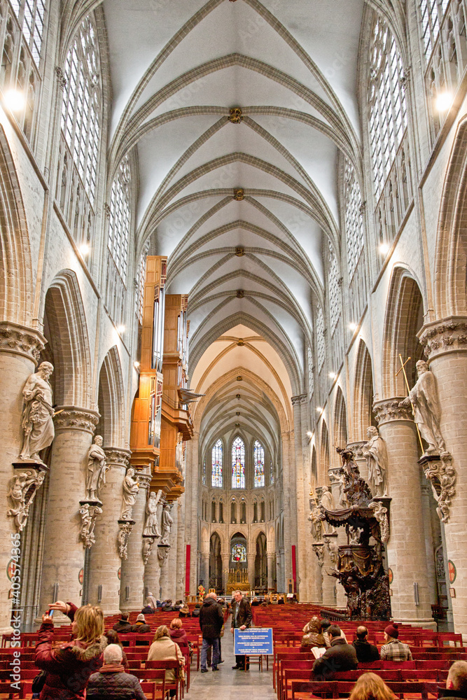Fototapeta premium Interior of St. Michael and St. Gudula Cathedral in Brussels, Be