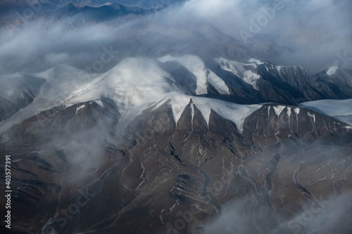 Himalaya Gebirge bei Sonnenuntergang 