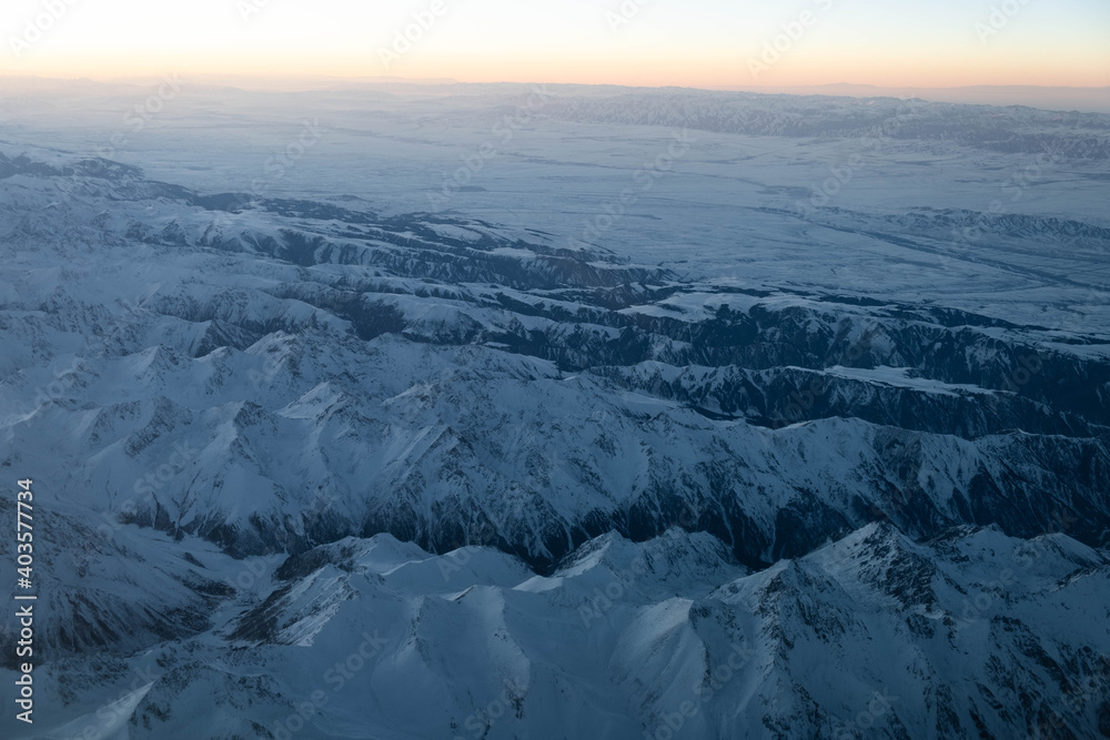 Himalaya Gebirge bei Sonnenuntergang 