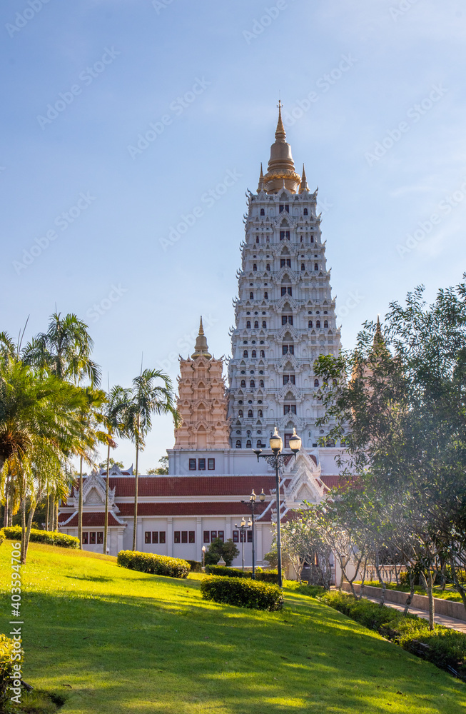 Obraz premium Wat Yannasangwararam Woramahawihan is a Buddhist temple in Chonburi Province near Pattaya Thailand Asia