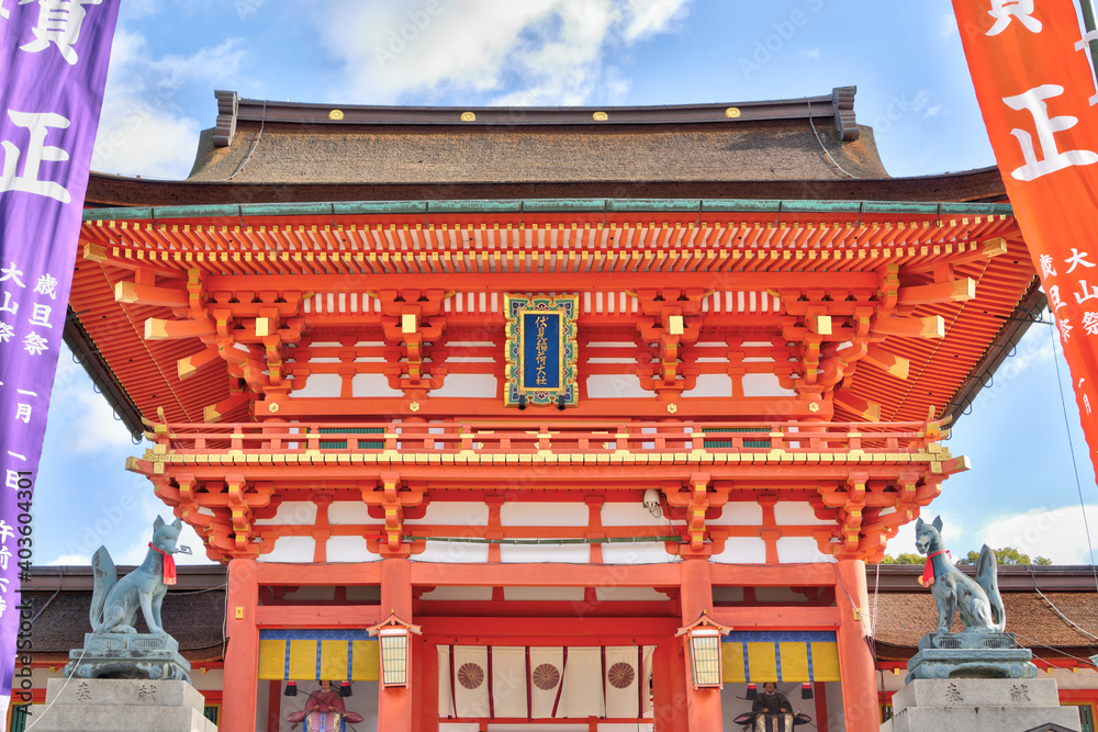 伏見稲荷の桜門