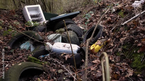 Wallpaper Mural Large garbages in the green area of a London. Torontodigital.ca