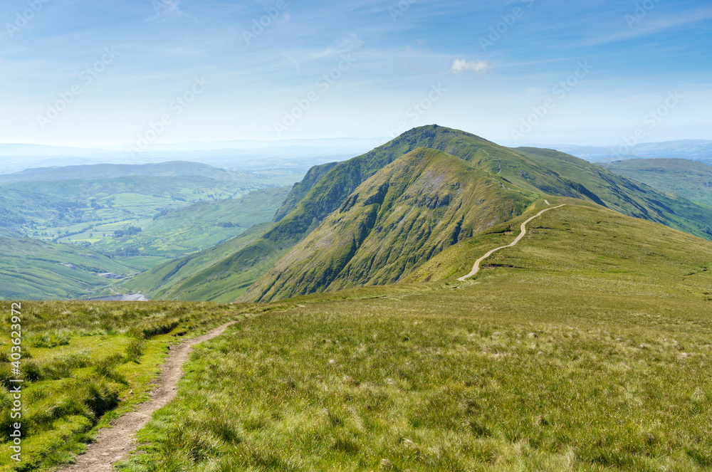 Mountain views of the path, trail leading towards Froswick and I