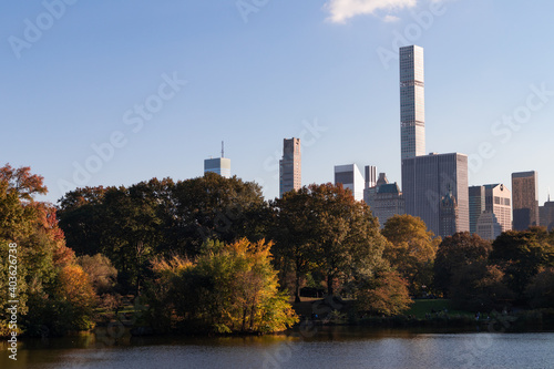 Fototapeta Naklejka Na Ścianę i Meble -  The Lake at Central Park with Colorful Trees during Autumn and the Midtown Manhattan Skyline of New York City