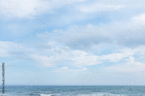青い空と雲と海 © Metro Hopper