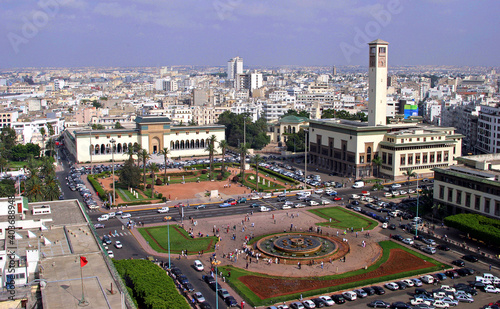 Place Mohammed V , fontaine et pigeons