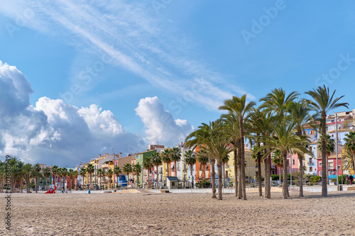 Fototapeta Naklejka Na Ścianę i Meble -  Villajoyosa sandy beach with coloful houses and palm trees. Spain