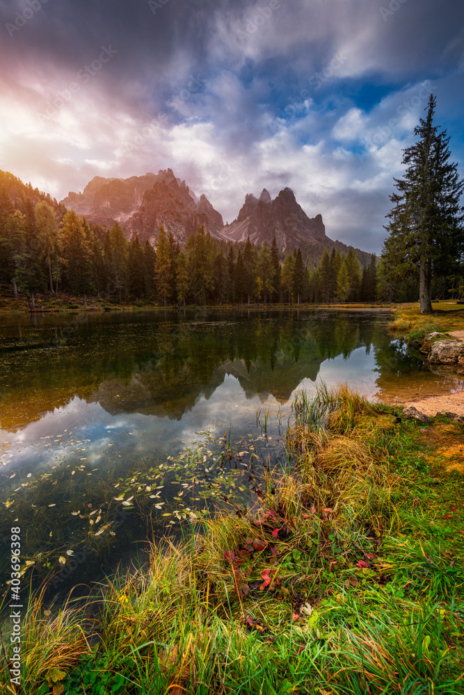Fototapeta premium Lake Antorno (Lago di Antorno) located in Dolomites area, Belluno Province, Italy. Lake Antorno, Three Peaks of Lavaredo, Lake Antorno and Tre Cime di Lavaredo, Dolomites, Italy.