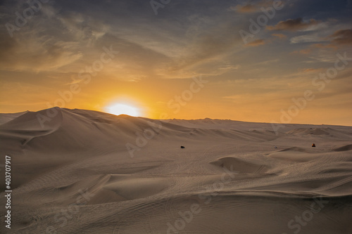 Fototapeta Naklejka Na Ścianę i Meble -  desert sand dunes
