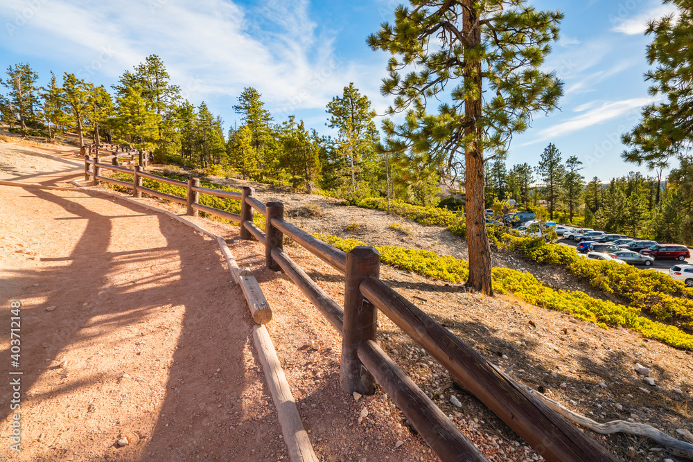  Bryce Canyon National Park hiking trail and parking lot
