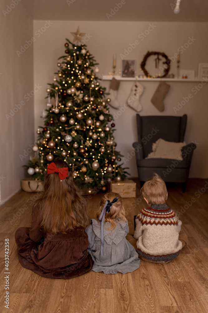 christmas tree with gifts
