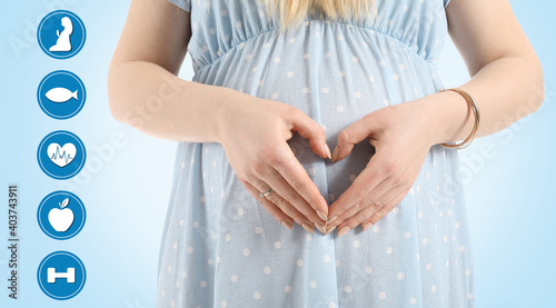 Young pregnant woman with h...