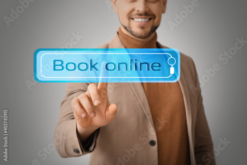 Businessman using virtual s...