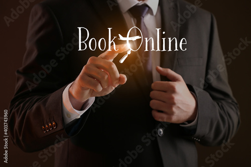 Businessman using virtual s...