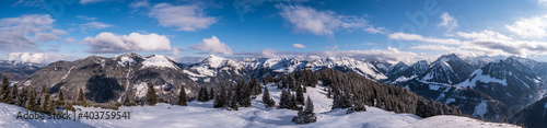 Panoramablick in das westliche Karwendel mit Demeljoch und Zotenjoch vom Lerchkogel im Winter