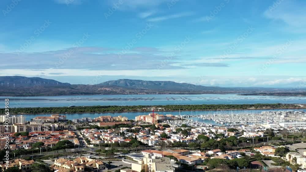 Survol de Port-Leucate et du Barcarès