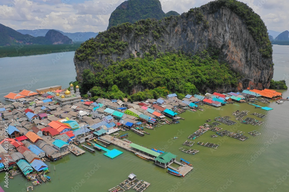 boats on the river
gypsy village
thailand gypsy