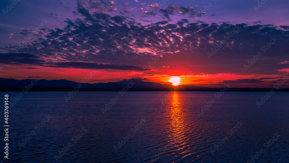 Obraz premium The background of the bridge stretches into the sea, with twilight light in the morning, beautiful colors, sky wallpaper and refreshing surroundings.
