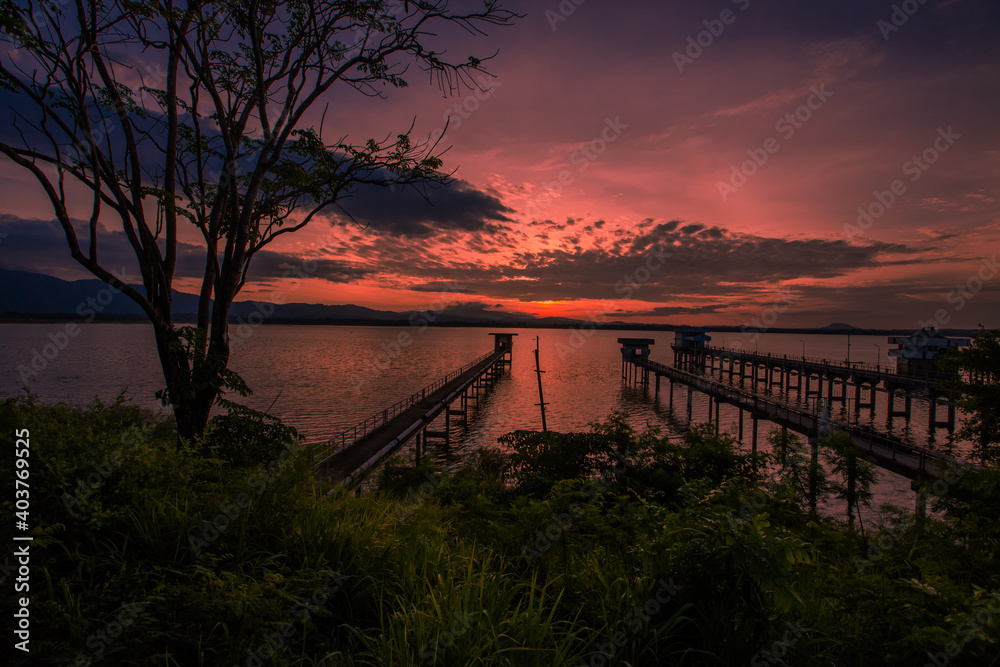 The background of the bridge stretches into the sea, with twilight light in the morning, beautiful colors, sky wallpaper and refreshing surroundings. The background of the bridge stretches into the sea, with twilight light in the morning, beautiful colors, sky wallpaper and refreshing surroundings.