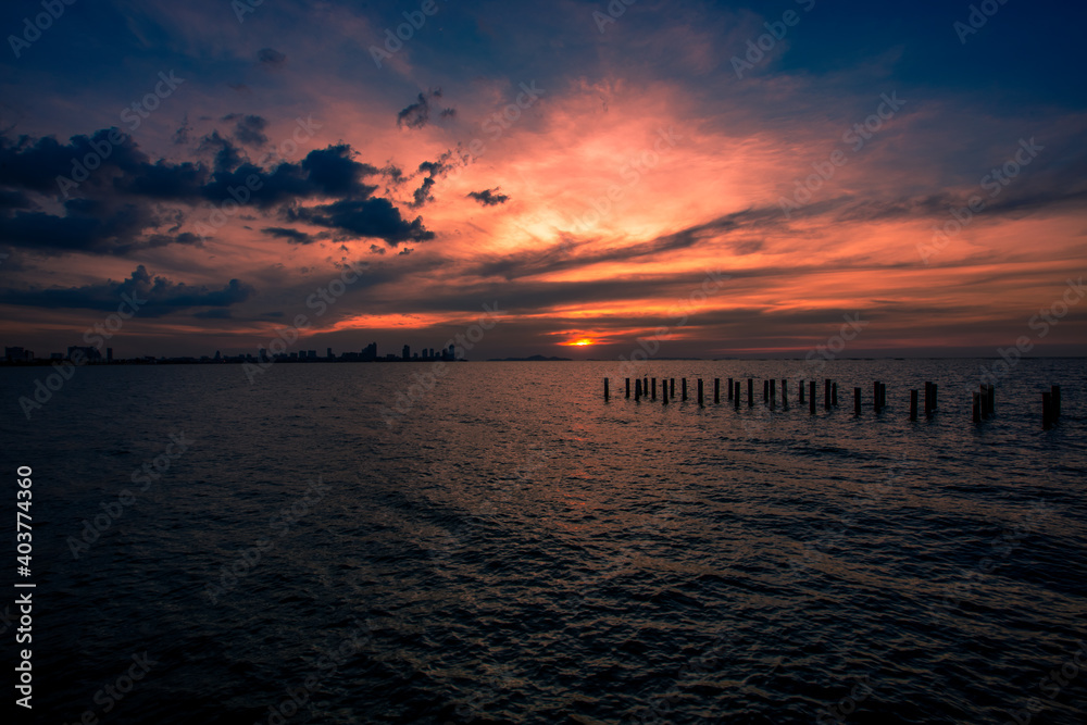 Fototapeta premium The background of the morning light, the wallpaper of the Twilight sky, the lake or the sea, is a natural beauty, seen between travel.