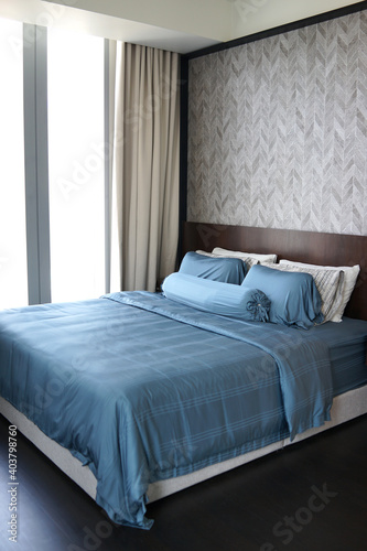 Billede på lærred Closeup of pillows and bolster on a modern bed