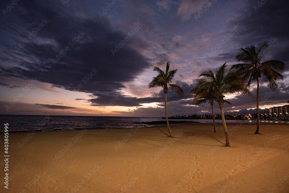 Fototapeta premium Cloudy sunset on the beach of Arrecife, in Lanzarote