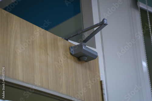 Принти на полотні Automatic hydraulic leaver hinge door closer holder