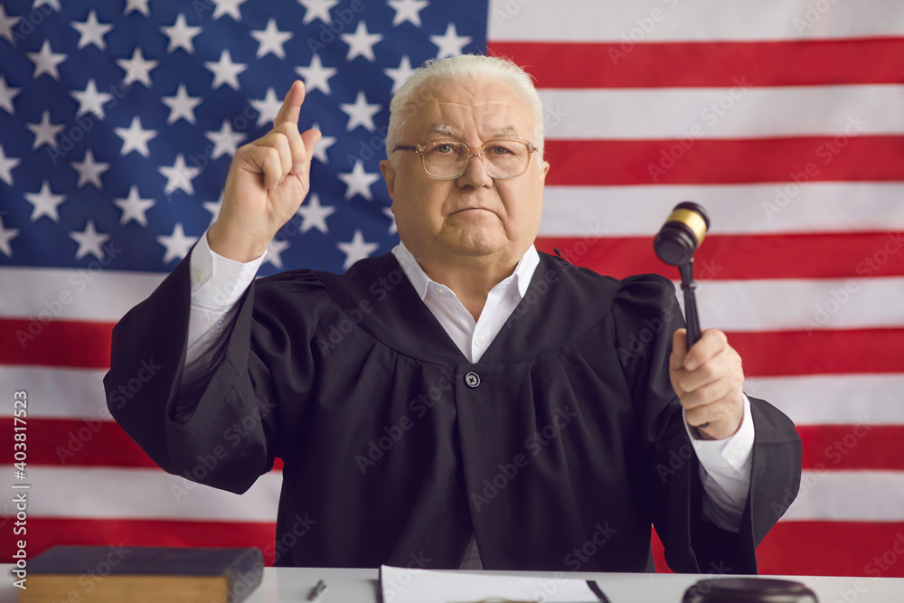 Foto de Stern American judge finds the accused guilty, passes judgment