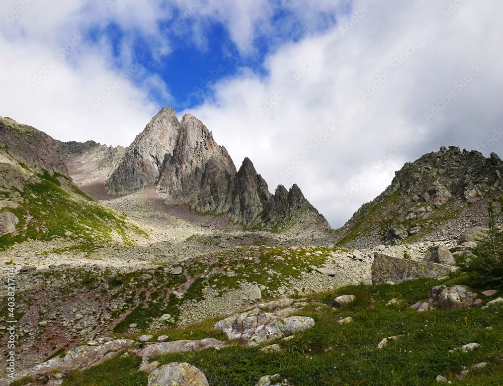 scenico panorama sulle Dolomiti in estate