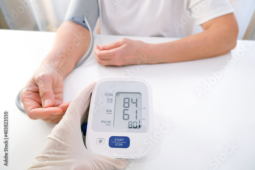 Man measures blood pressure
