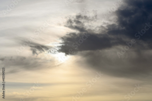 Fototapeta Naklejka Na Ścianę i Meble -  Percée de lumière à travers les nuages