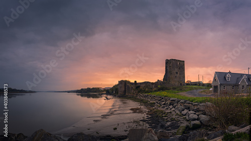 Fotografie Panoramic shot of the Grannagh Castle in Waterford, Ireland, during a gorgeous s