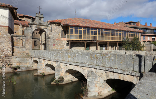 Puerta del Portazgo o del Hospital, Puente del Portazgo en Aguilar de Campoo, Palencia, Castilla y León, España