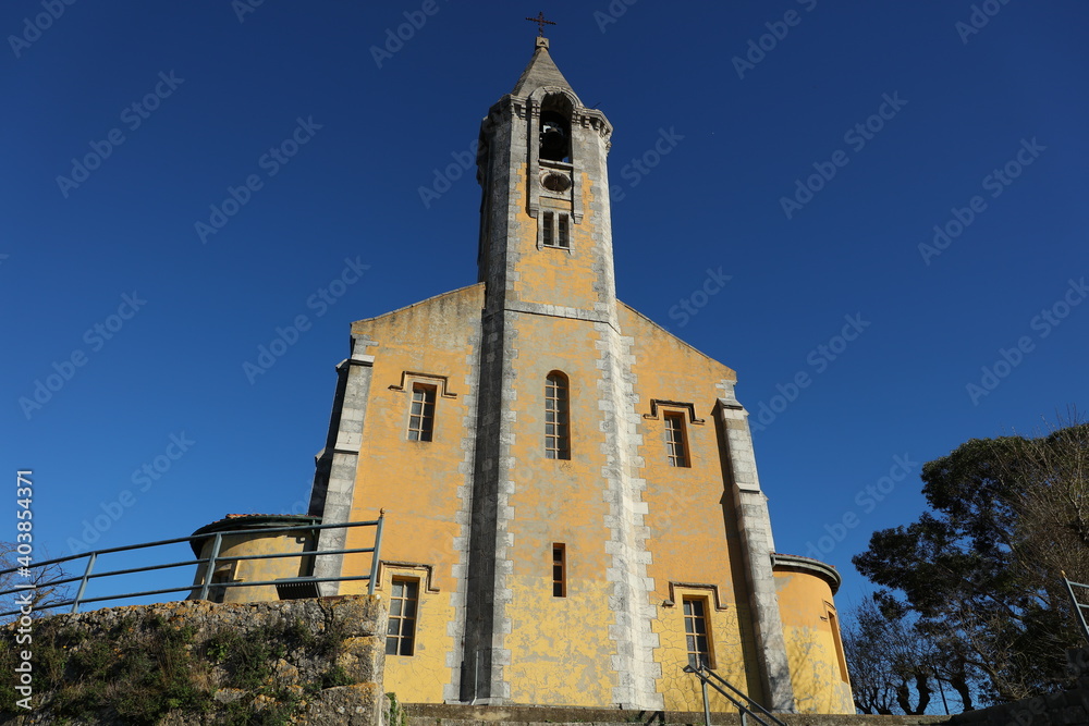 Iglesia de San Lorenzo en Peñacastillo, Santander, Cantabria, España