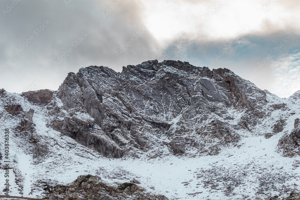 Obraz premium A great snowy rocky mountain.
