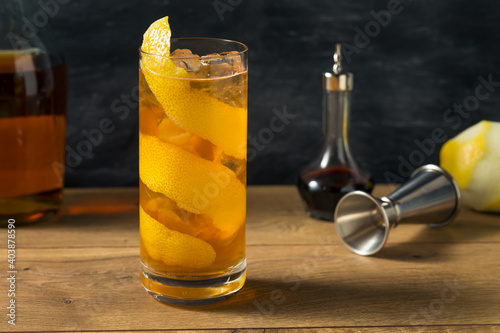 Bild auf Leinwand Boozy Refreshing Horses Neck Cocktail