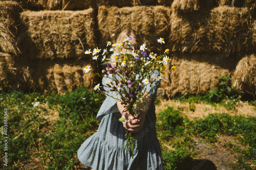 Stockfoto Cottagecore Countryside Aesthetics Farming Farmcore Countrycore Slow Life Young 