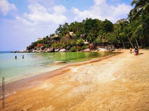 Fototapeta Naklejka Na Ścianę i Meble -  Beautiful beach on a tropical island in Thailand  