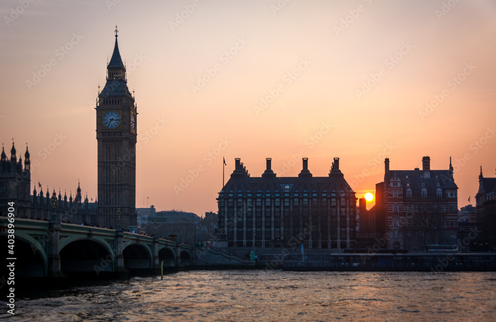 Naklejka premium big ben and houses of parliament in London during sunset