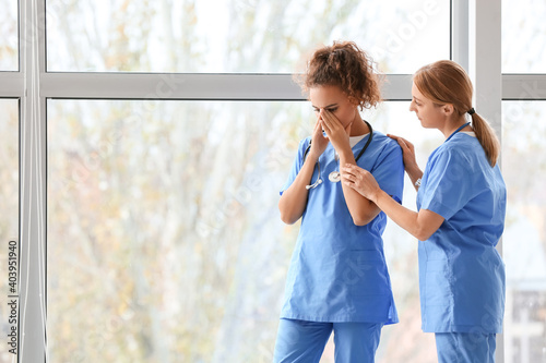 Female doctor calming her c...