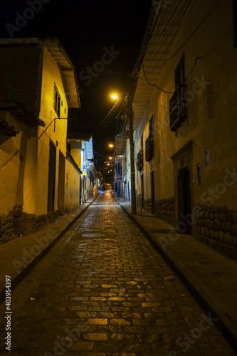 南米ペルーのクスコの夜の街並み