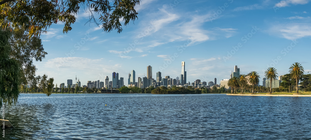 Fototapeta premium View on the Melbourne Skyline in front of the Albert Park lake, Australia