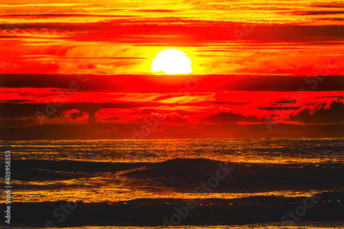 Fototapeta Naklejka Na Ścianę i Meble -  Sun Colorful Sunset Ocean Canon Beach Oregon