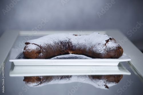 Ciasto drożdżowe rogal z cukrem pudrem photo