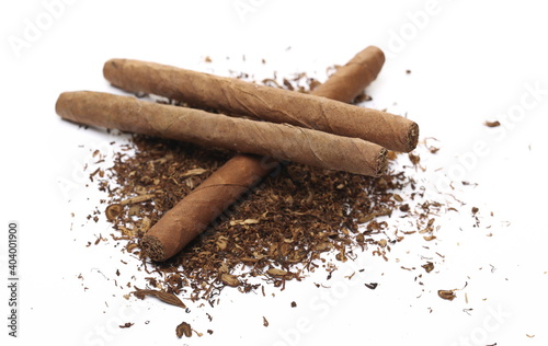 Foto Luxury handmade cigars and tobacco isolated on white background