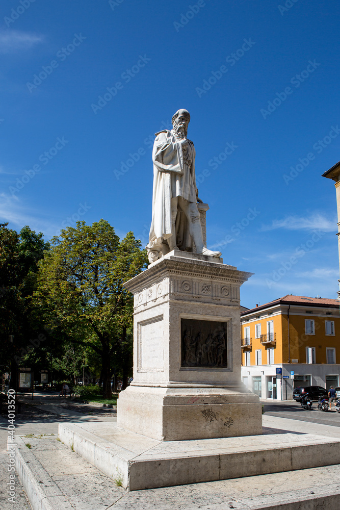 Statue de Michele Samichele, Verone